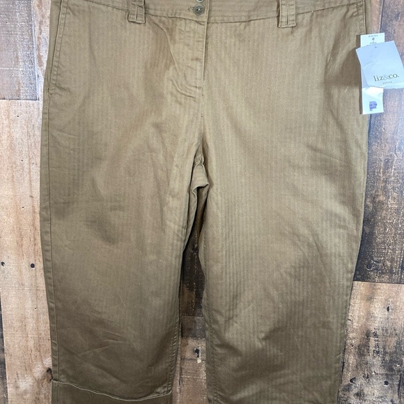 liz & co. Pants - Liz Claiborne Women’s Brown capri Stretch pants Size petite 12